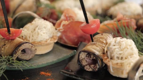 Closeup Lanches servidos casamento buffet Banquete — Vídeo de Stock