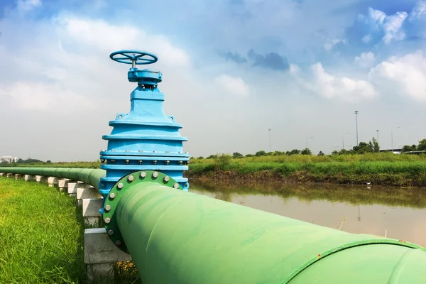 Belangrijkste regelventiel, controle belangrijkste ventiel voor vers Water. — Stockfoto