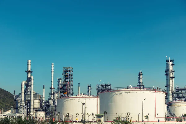 Landscape of petrochemical plant on daylight., Refinery plant. — Stock Photo, Image