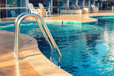 Yüzme Havuzu ve merdiven tatil.