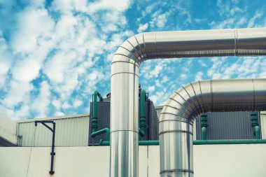 Buhar izolasyon boru hattında köşe.