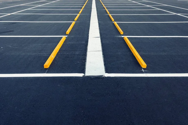 Estacionamento vazio, Estacionamento público ao ar livre . — Fotografia de Stock