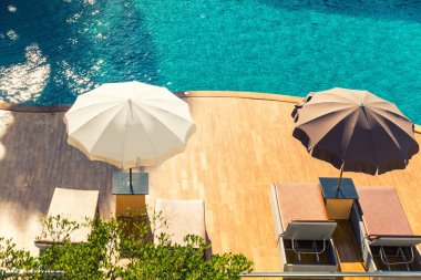 Lüks Yüzme Havuzu ve üstten görünüm üzerinde mavi su.