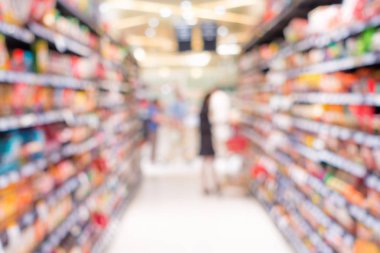 Süpermarket ve depolama raf bulanıklık sahnede.
