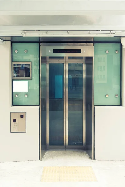 An elevator outdoor building, Facility design. — Stock Photo, Image