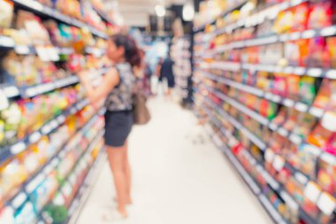 Süpermarket iç ve depolama raf bulanıklık sahnede.