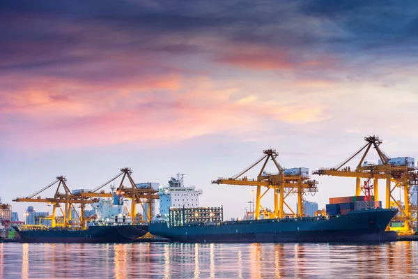 Alacakaranlık sahne terminal boşaltma konteyner.