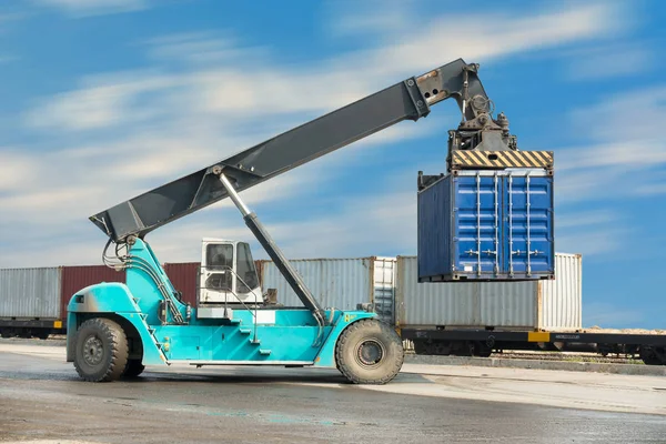 Container unloading truck in logistics yard. — Stock Photo, Image