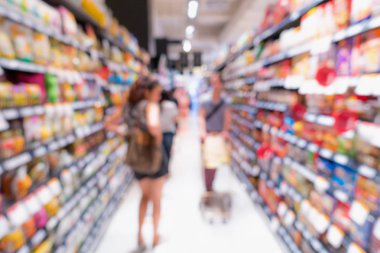 Süpermarket iç ve depolama raf bulanıklık sahnede.