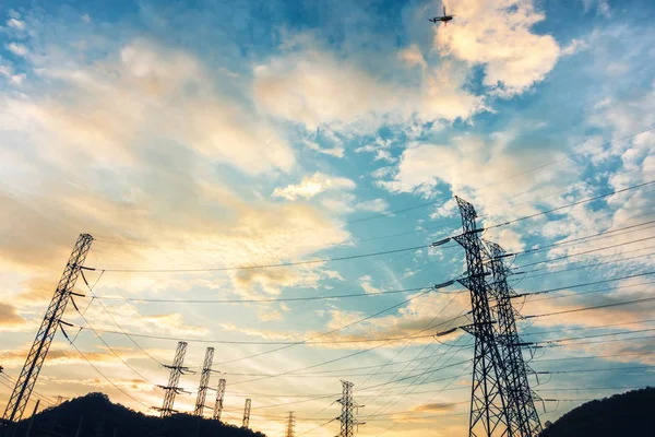 High voltage towers on skies background, Transmission line tower — Stock Photo, Image