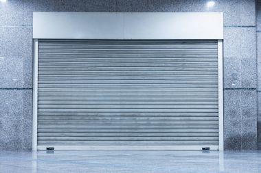 Panjur kapı, kapalı rulo perde kapı otomatik türü.