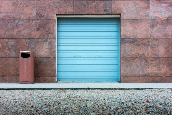 Rollladen Tür und Wand Granit Hintergrund. — Stockfoto