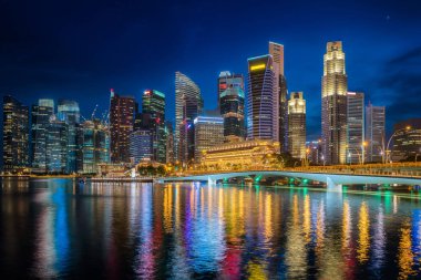 Gece çekimi Singapur'da, iş şehir