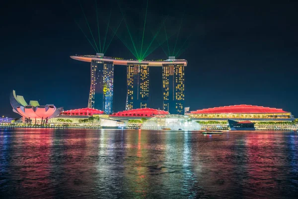 Singapur - 23 Ekim 2016: ışık gösterisi, Marina Bay kum