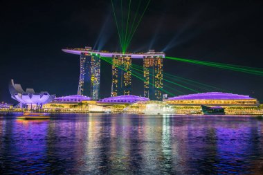 Singapur - 23 Ekim 2016: ışık gösterisi, Marina Bay kum
