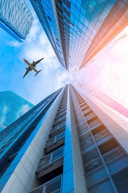 Skycrapers ve iş ceter düşük açılı manzaraya