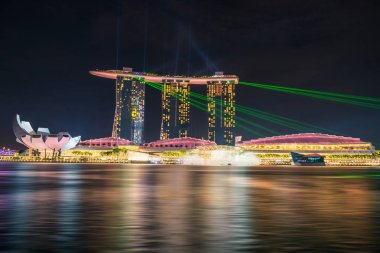 Singapur - 23 Ekim 2016: Işık gösterisini Mari, gece hayatı