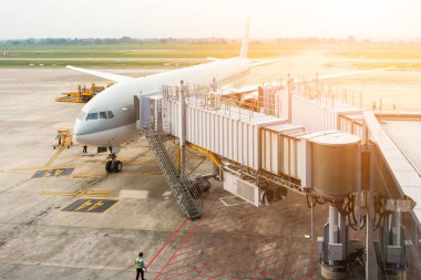 Uçak varlık bakım kapısında terminal olmak