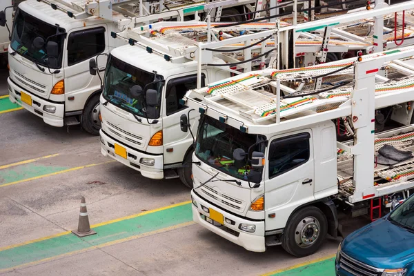 Trailer cars trucking in the logistics yard, Business transporta — Stock Photo, Image