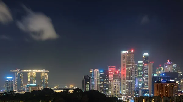 Singapore op de Nachtscène, Business centrum midden — Stockfoto