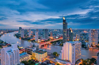 Bangkok şehir ve şehir alacakaranlık günbatımı sahne