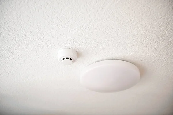 Smoke detector and fire protection system on ceiling