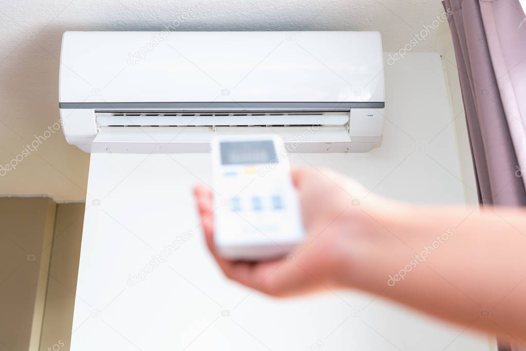 Split type air conditioner and remote controller 