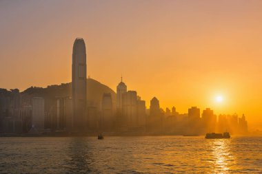 Hong Kong victoria harbor adlı günbatımı sahnenin altın saat