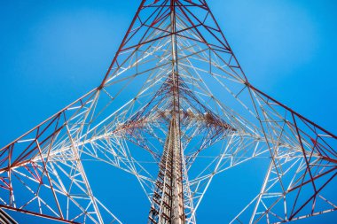 Telekomünikasyon Kulesi, teknoloji düşük açılı görünüş