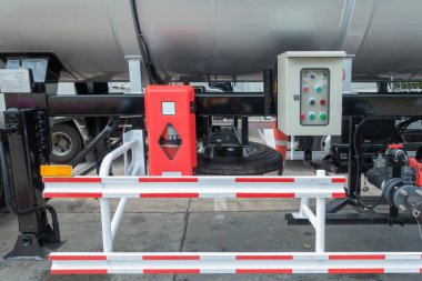 Denetim Masası ve koruma araçları yakıt kamyon ateş