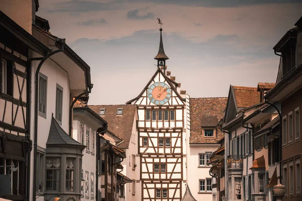 Історична архітектура Cityscape and Antique Clock Tower at Stein Am Rhein City, Switzerland, Art Medieval and Traditional Architectural Feature of Swiss, Travel Destination of Europe. — стокове фото