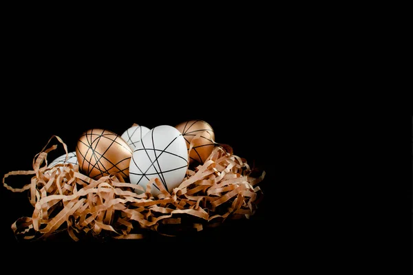 Ostergold Und Weiß Verzierte Eier Nest Auf Schwarzem Hintergrund Minimales — Stockfoto