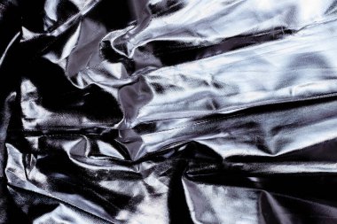 Parlak gümüş neon folyo arka planı. Çok renkli arka plan modası. Kopyalama alanı üst yatay görünümü