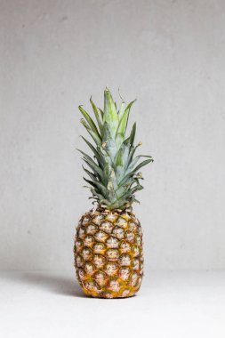 Ananas meyvesi aperatifler ve meyve suları için mükemmeldir.