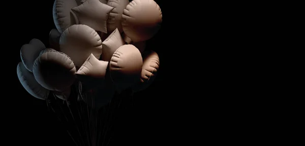 Siyah zemin üzerindeki şenlik topları bir lambanın ışığıyla aydınlatılıyor.