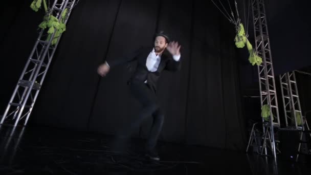 Sahne Alanı'nda Pantonima dansçı — Stok video