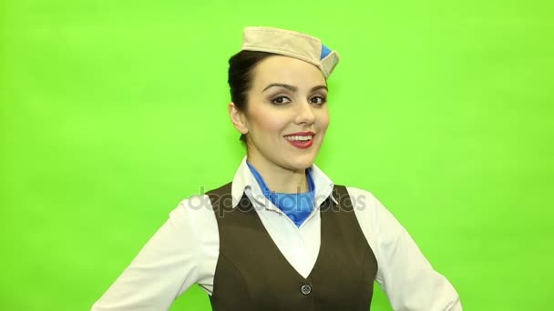 Aranyos Stewardess egy zöld háttér — Stock videók