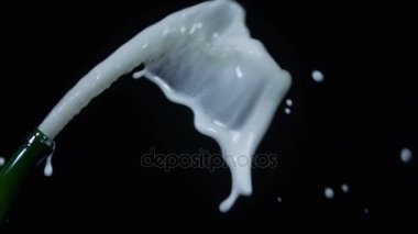 Şişe şampanya yavaş hareket