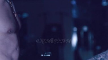 Sakallı erkekler el sallamak