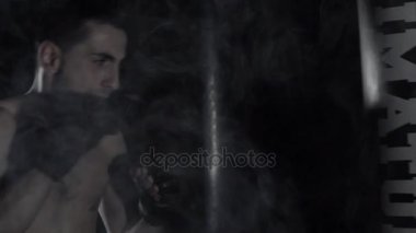 Bir adam bir gecikmeli armut eylem boks