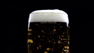 Kenarlarda dökme bira köpük Close-Up