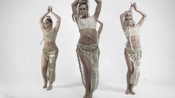 Danse orientale glamour moderne sur fond blanc 