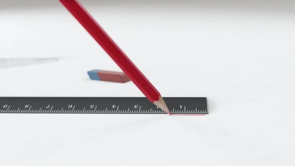 Red pencil draws a line along the ruler — 图库视频影像