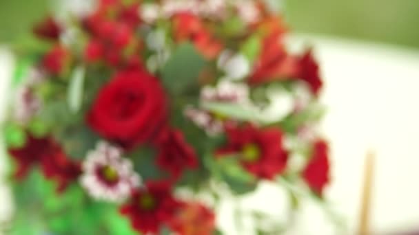Svatební kytice, přechod od rozostření na ostrost, Detailní záběr. — Stock video