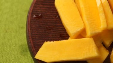 Kabak parçalar koparıp, closeup vurdu.