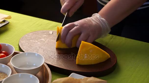 Cutting the pumpkin into pieces, closeup shot. — Stock Video