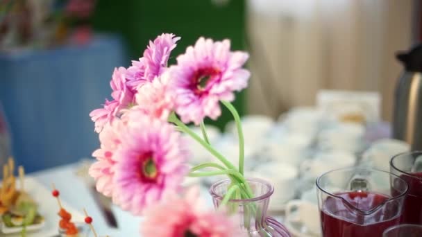 ガーベラの豪華な春のお祝い花束のクローズ アップ — ストック動画
