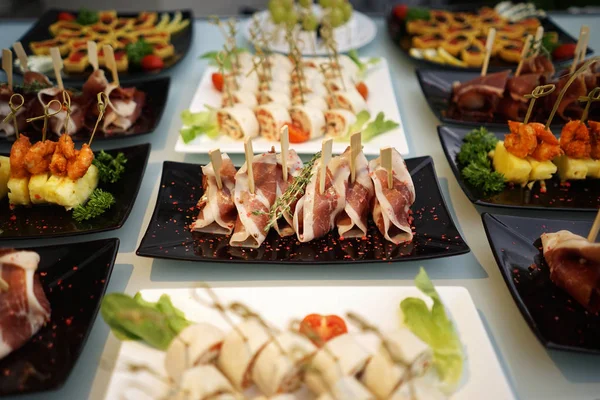 Klasik İspanyol hamon. Gıda dağıtım hizmeti ve olay sırasında masada yemek catering.