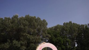 Yapay çiçek buketi dekor düğün töreninde bulanıklık ışık arka plan-7 ile