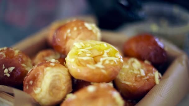 The cook folds buttered buns with garlic. — Stock Video